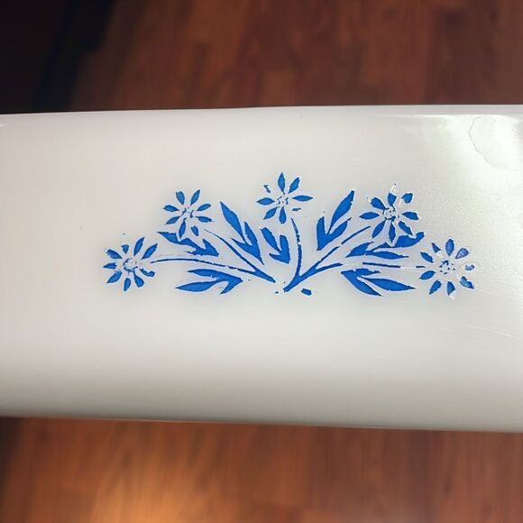 VINTAGE ANCHOR HOCKING FIRE KING MILK GLASS W/BLUE CORNFLOWER LOAF PAN - Picture 4 of 8